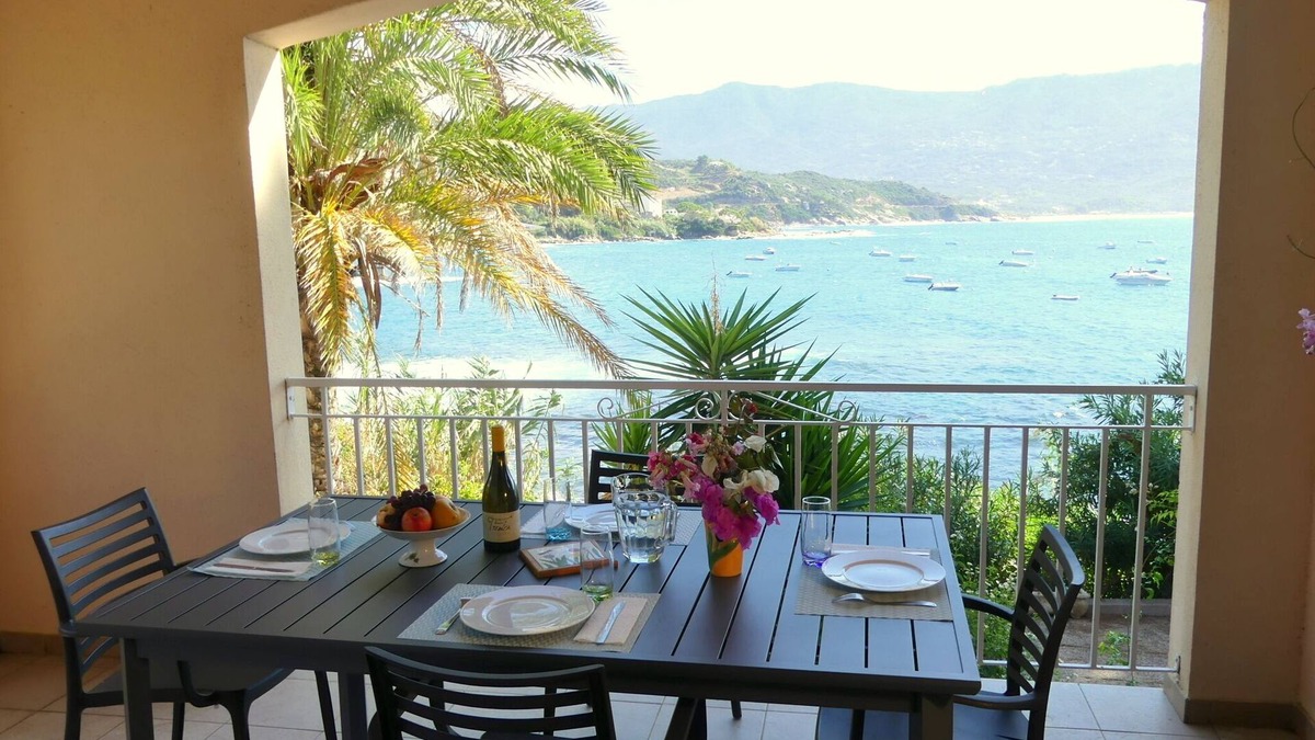 Tiuccia Apartment | APARTMENT (3Pieces) IMPREGNABLE VIEW "FEET IN THE WATER N ° 5 (cap 4 to 6 pers)