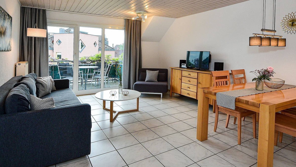 Hoyren Apartment | Apartment '4' with Lake View, Shared Terrace and Wi-Fi