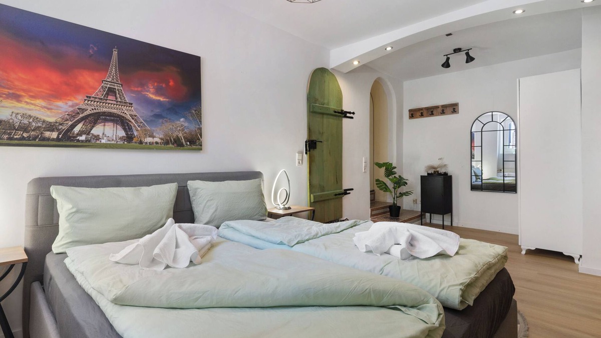 Rheinhausen Apartment | Apartment '4 Mit 2 Schlafzimmer' with Shared Terrace and Wi-Fi