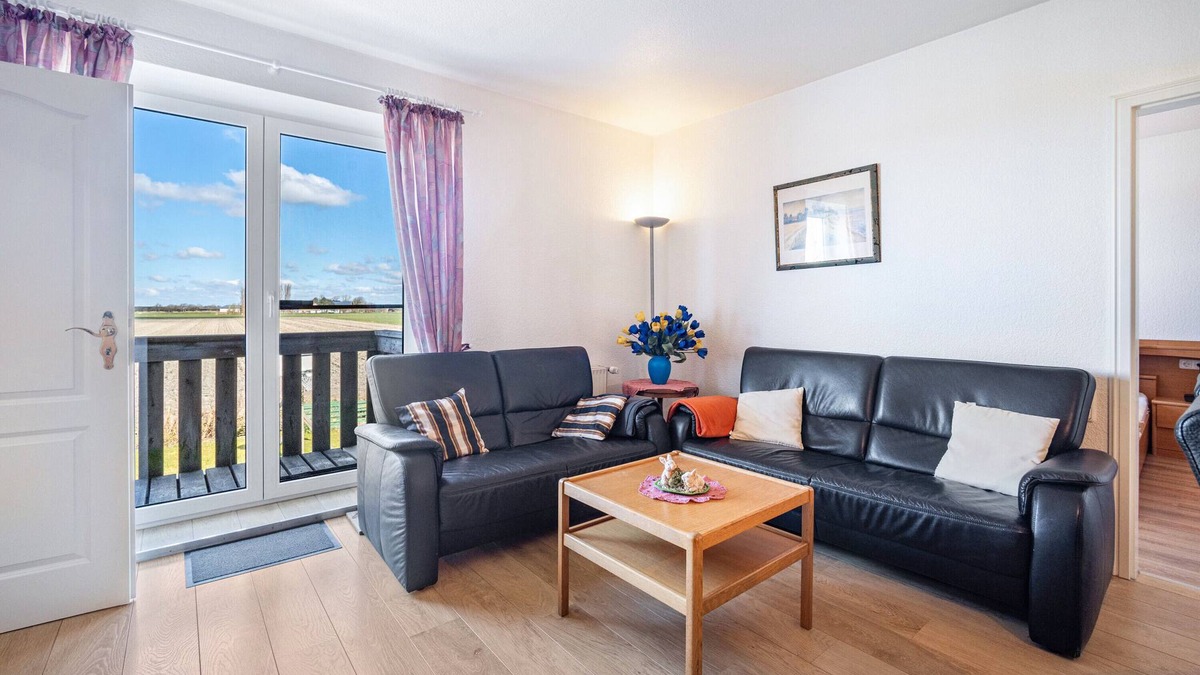 Hillgroven Apartment | Apartment '4-raum Fw 4' with Shared Garden, Balcony and Wi-Fi