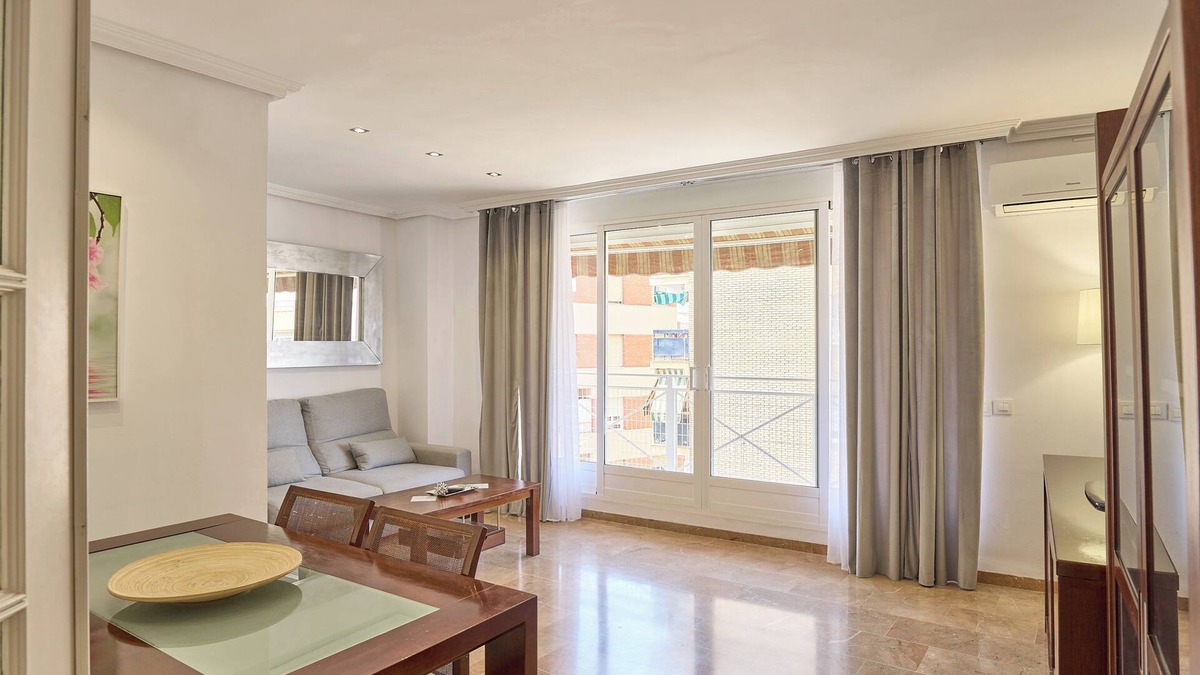 Puente Genil Apartment | Apartment '5 Caballeros' with Balcony, Wi-Fi and Air Conditioning