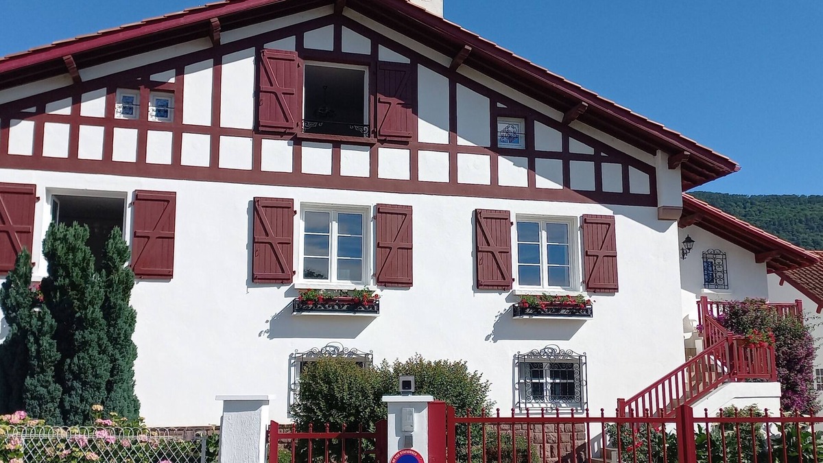Saint-Jean-Pied-de-Port Apartment | APARTMENT 5 PERSONS (2*) 200m FROM THE TOURIST CENTER