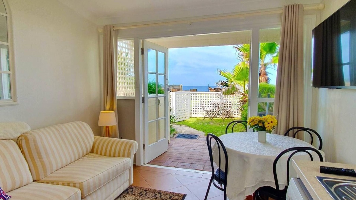 Narrabeen Apartment | Apartment 5 - The Coachhouse