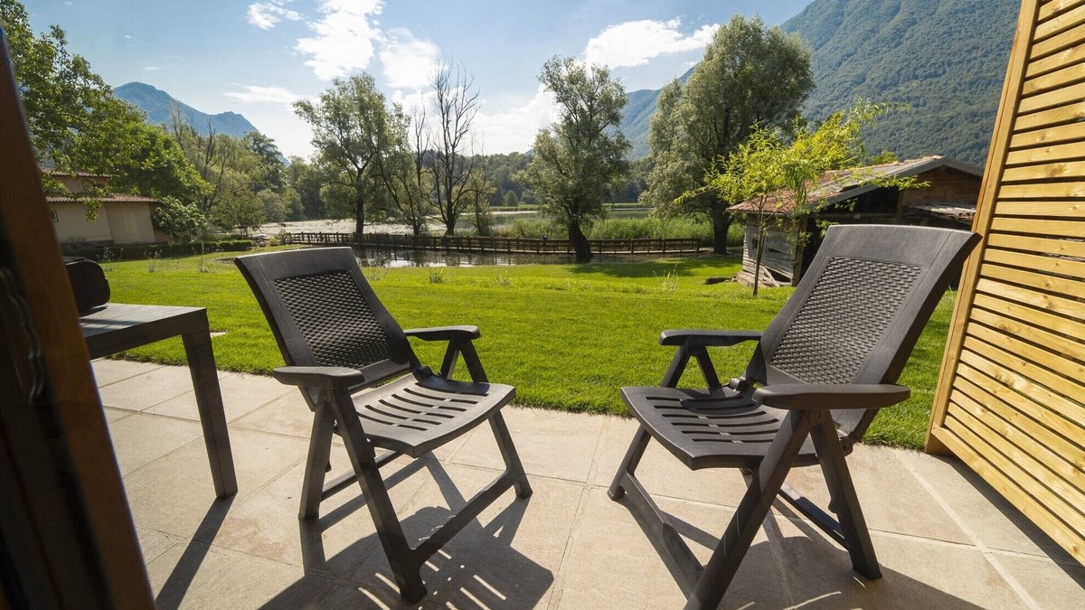 Carlazzo Apartment | Apartment "5" with Lake View, Shared Pool & Wi-Fi