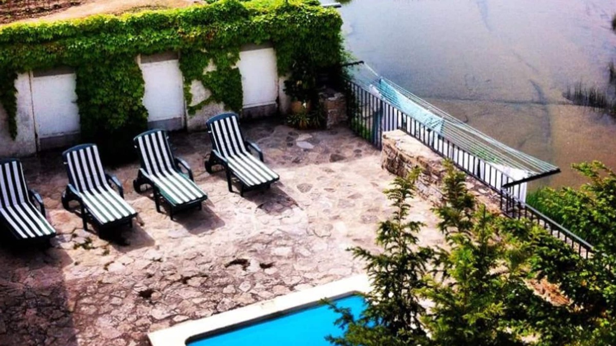Ibero Cottage | Apartment (6+3 pax) with views of the river and pool. 10 minutes from Pamplona.