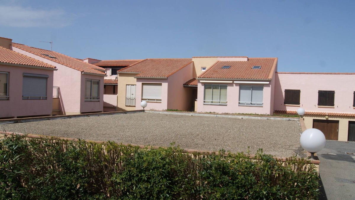 Port Leucate Apartment | Apartment 6 beds, 1 bedroom, mezzanine, pets allowed, quiet residence