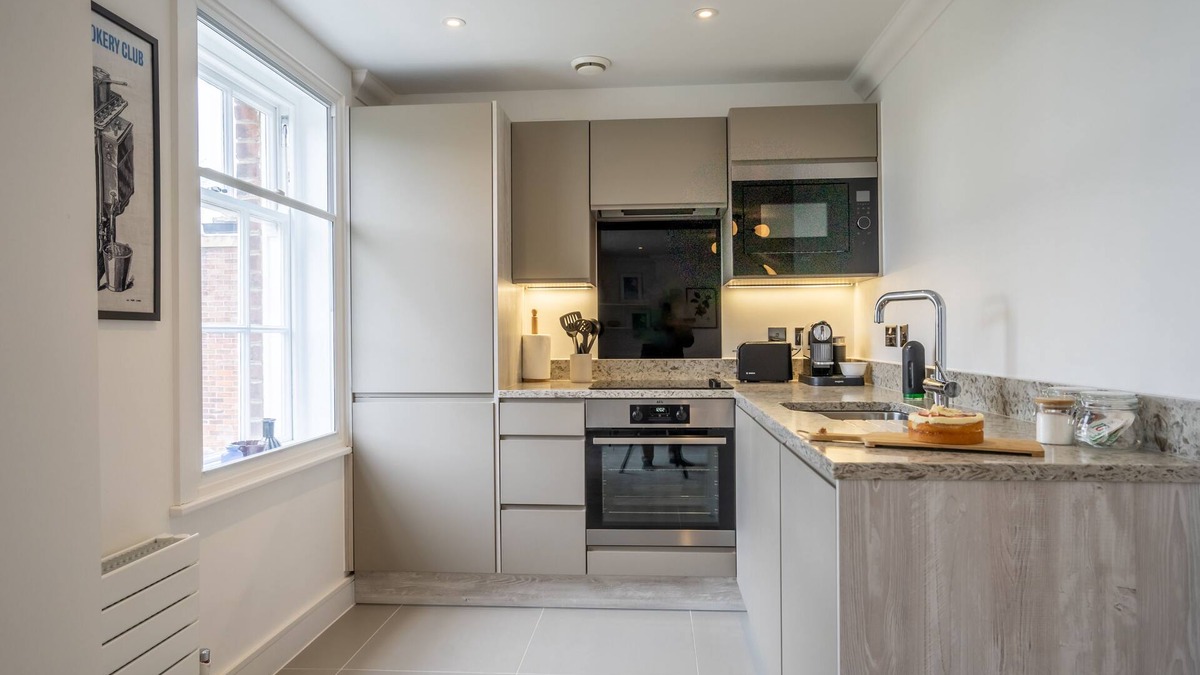 Bootham Apartment | Apartment 8 - Bootham House - sleeps 2 guests in 1 bedroom