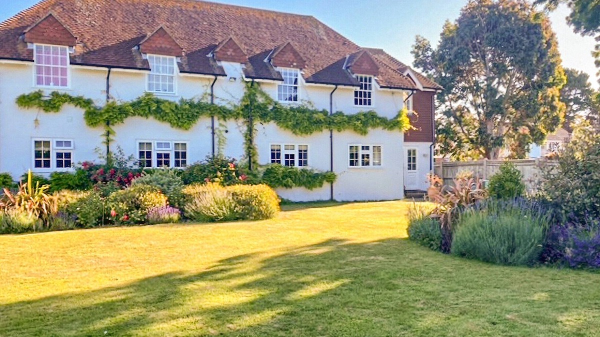 Pagham Cottage | Apartment 9 Barton Manor - UK40051