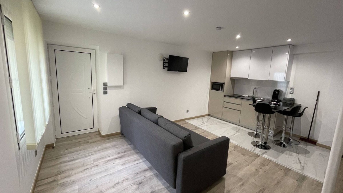 Le Pin House | APARTMENT 9 - T2 ground floor, quiet, sleeps 1 to 4