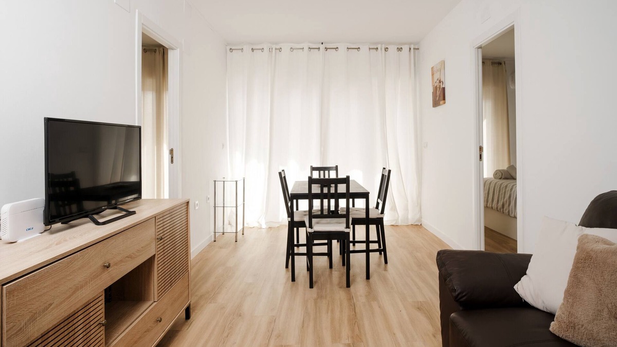 Doctor Barraquer-Grupo Renfe-Policlinico Apartment | Apartment 'A 5 Minutos De Calle Feria Y Alameda' with Private Terrace, Wi-Fi and Air Conditioning