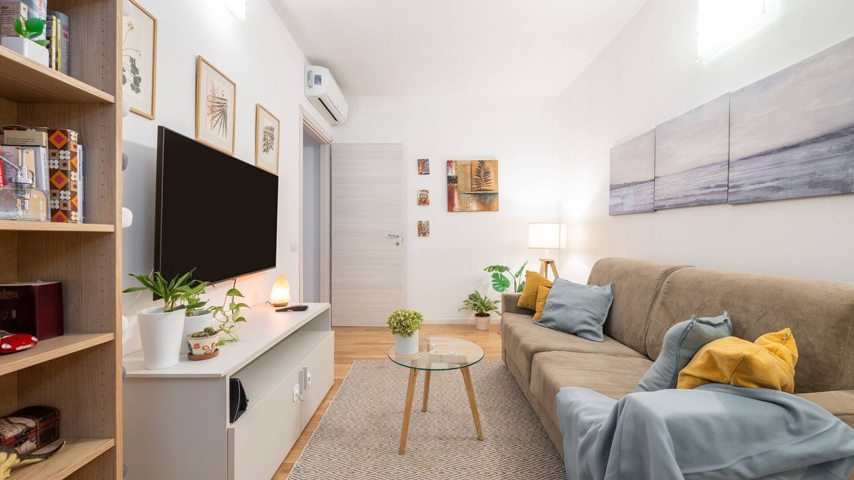 Cagliari Apartment | Apartment 'A Due Passi Dal Centro' with Air Conditioning