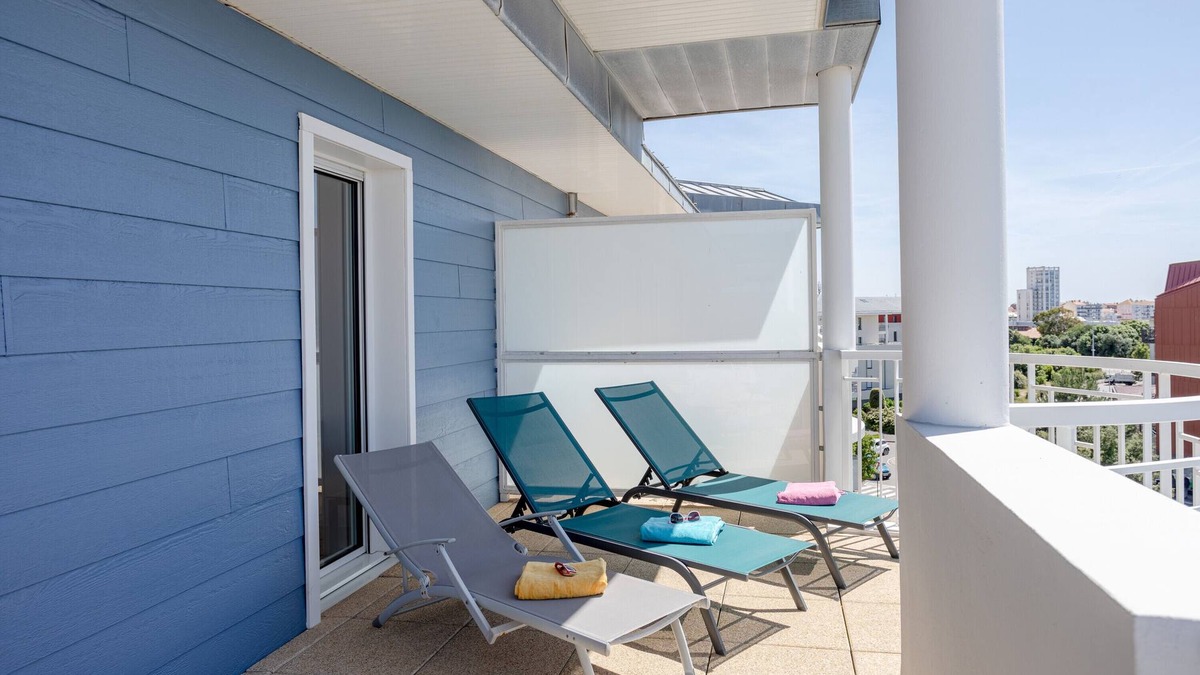 Les Sables d'Olonne Apartment | Apartment 'Appart Villa Margaux Proche Mer' with Private Terrace and Wi-Fi