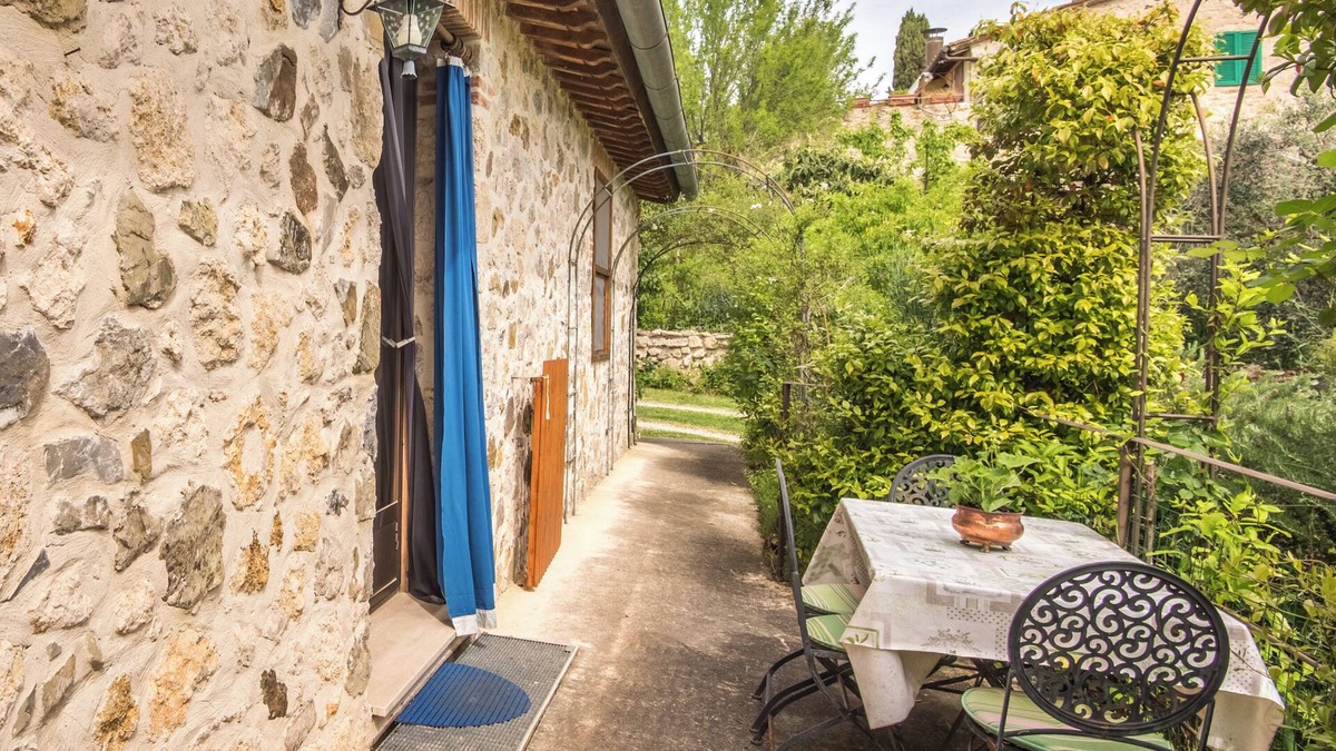 Colle di Val d'Elsa Apartment | Apartment 'Appartamento Belvedere' with Private Garden, Wi-Fi and Air Conditioning
