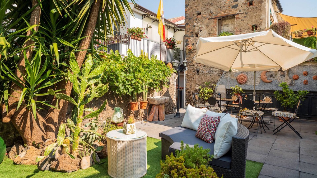 Fiumefreddo di Sicilia Apartment | Apartment 'A Ugghia' with Private Garden, Wi-Fi and Air Conditioning
