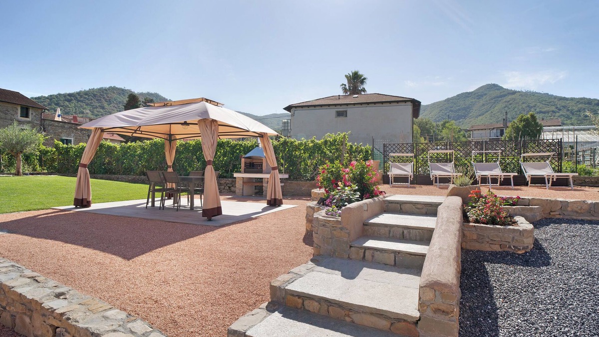 Villanova d'Albenga Apartment | Apartment "Agriturismo Il Borgo - Ulivo" with Private Terrace and Wi-Fi