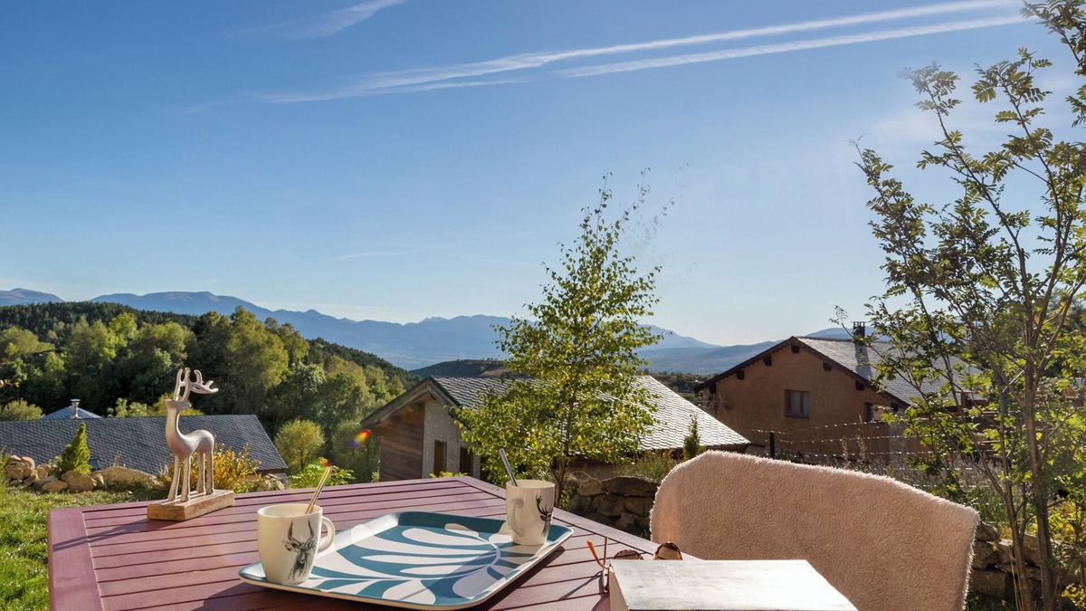 Egat Apartment | Apartment 'À Louer - Égat' with Mountain View, Private Terrace and Wi-Fi