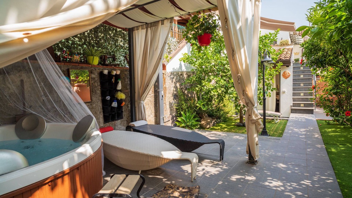 Fiumefreddo di Sicilia Apartment | Apartment 'A Ugghia- I Mori' with Shared Garden, Wi-Fi and Air Conditioning