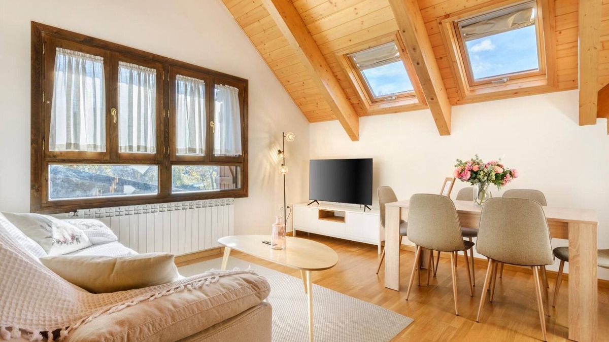 Escarrilla Apartment | Apartment 'A10 De Formigal' with Mountain View, Balcony and Wi-Fi
