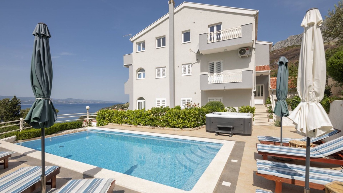 Lokva Rogoznica Apartment | Apartment A4 with Swimming Pool, Whirlpool and Big Terrace