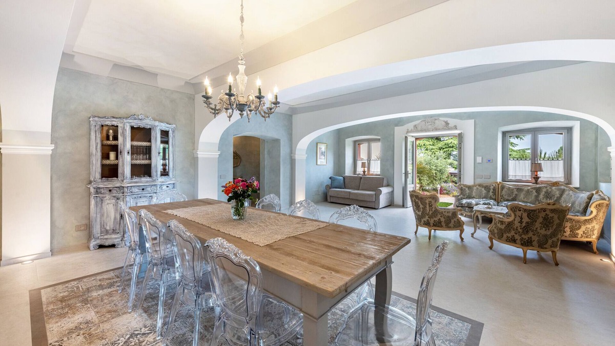 Soiano del Lago Apartment | Apartment 'Abaye I Champagne - Charm' with Shared Pool, Wi-Fi and Air Conditioning