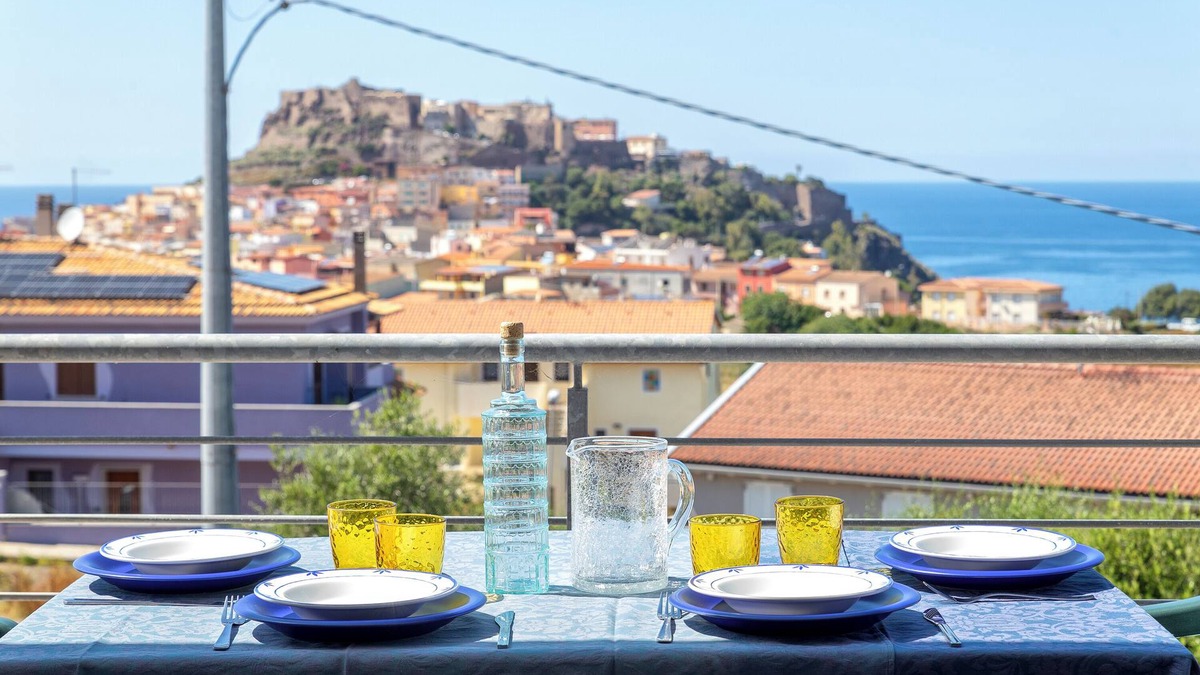 Castelsardo Apartment | Apartment 'Ad Occhi Aperti' with Sea View, Wi-Fi and Air Conditioning