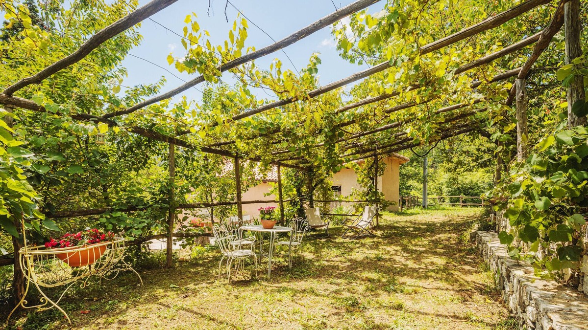 Carro Apartment | Apartment 'Agriturismo Il Filo Di Paglia' with Mountain View, Shared Garden and Wi-Fi