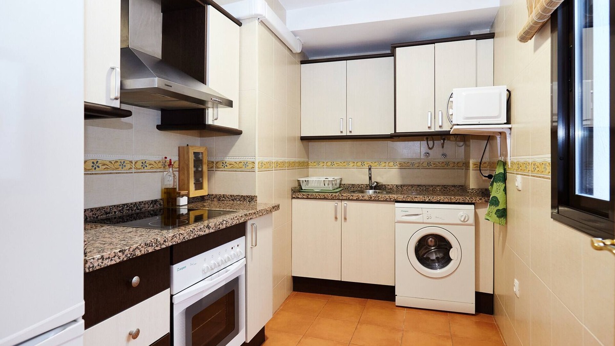 Old Town Baeza Apartment | Apartment 'Aires De Baeza' with Balcony, Wi-Fi and Air Conditioning