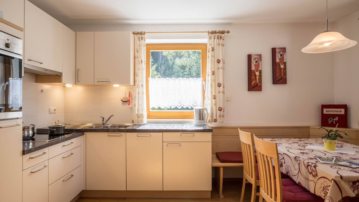 Caminata di Tures Apartment | Apartment "Alpenrose - Mesnerhof" with Mountain View, Wi-Fi, Terrace & Garden