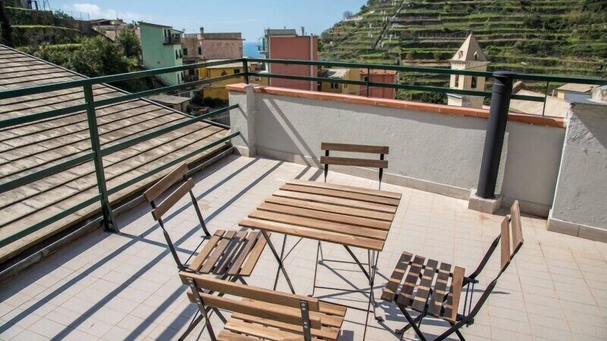 Manarola Apartment | Apartment Al Ponte Vecchio by Arbaspàa - with big terrace in Manarola