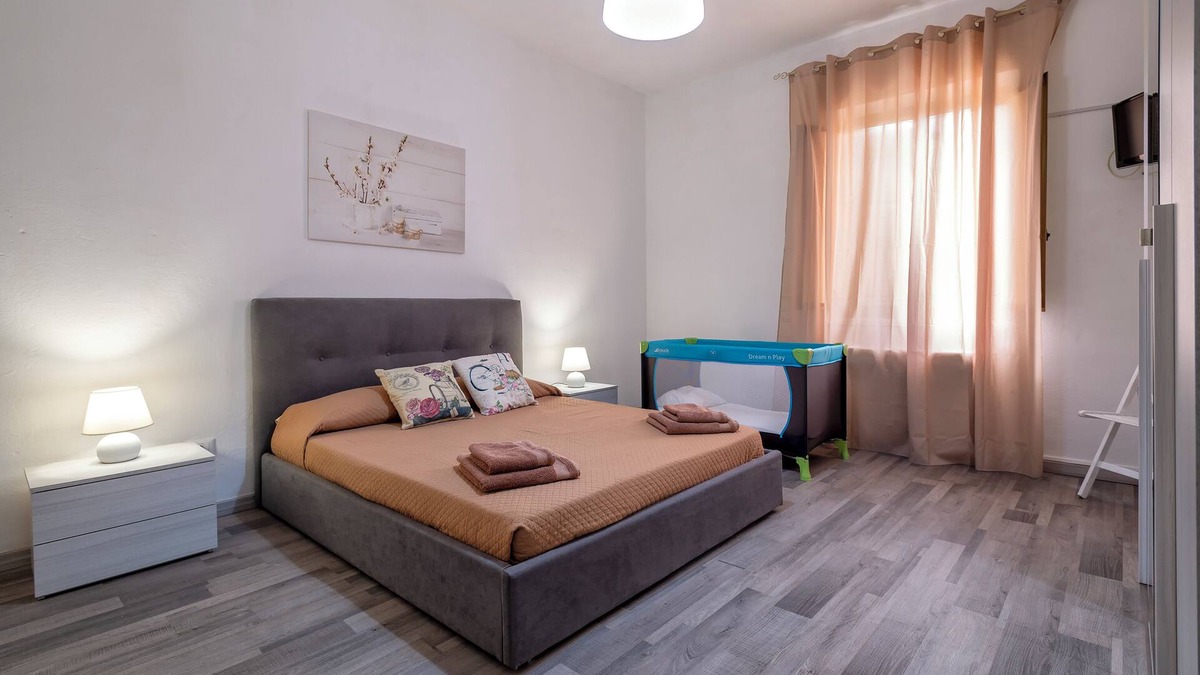 La Pietraia Apartment | Apartment 'Alcivico26' with Balcony, Wi-Fi and Air Conditioning