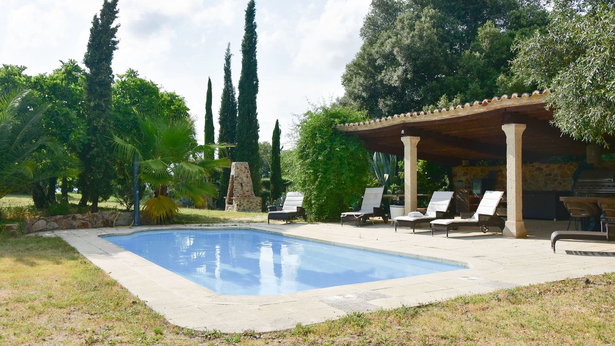Vidreres House | Apartment Alegria is in beautiful country house in the middle of the forest with large pool