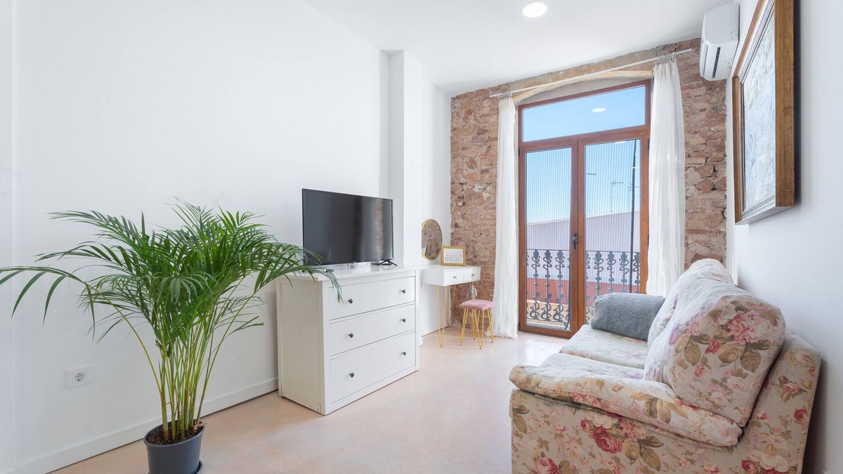 Almenara Apartment | Apartment 'Almenara 2' with Balcony, Wi-Fi and Air Conditioning