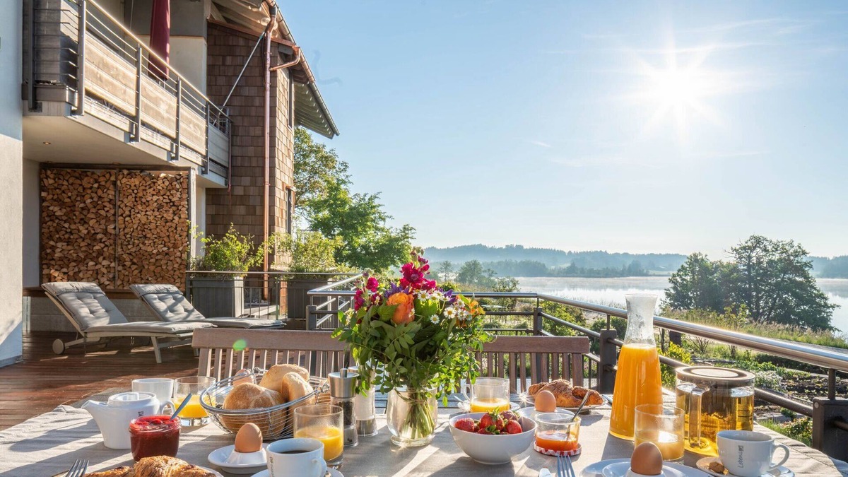 Pelham Apartment | Apartment 'Alpa-Art' with Lake View, Private Terrace and Wi-Fi