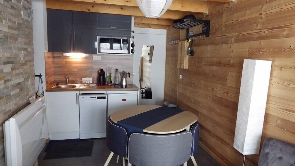 Eclose-Est Apartment | APARTMENT ALPE D'HUEZ DISTRICT OF ECLOSE