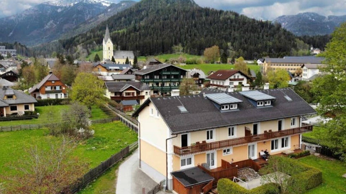 Bad Mitterndorf Apartment | Apartment Alpenrose (60 m2), parking lot, WLAN, large garden, playground