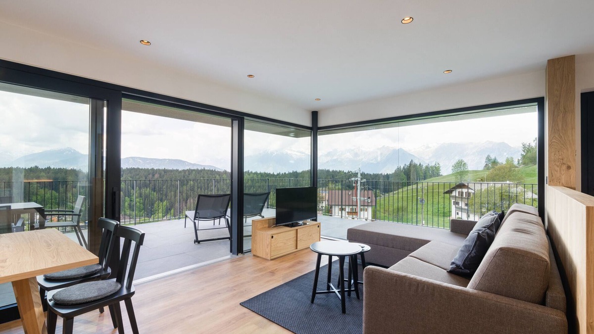 Avelengo Apartment | Apartment "Alpenrose Beim Lackl" with Mountain View & Wi-Fi