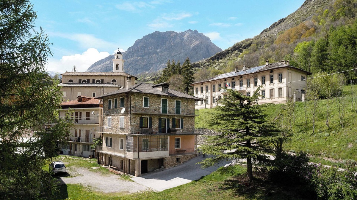 Acceglio Apartment | Apartment 'Alta Valle Maira C' with Mountain View, Shared Garden and Wi-Fi