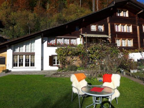 Brienz Apartment | Apartment Am Brienzersee by Interhome