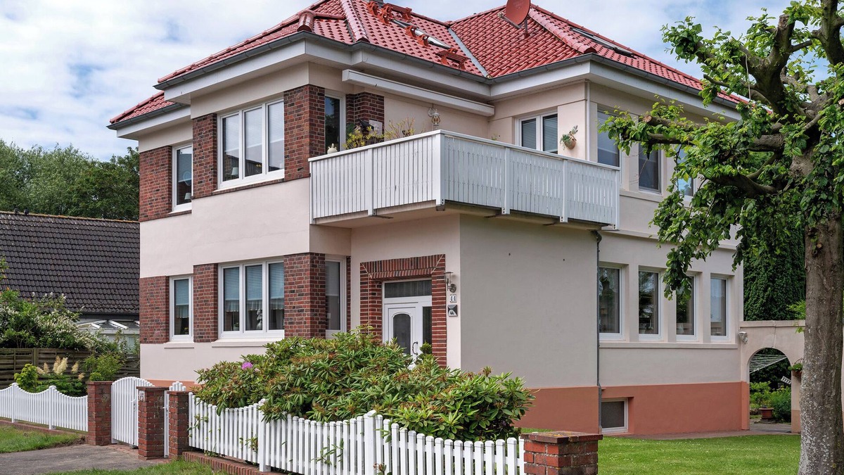 Duhnen Apartment | Apartment 'Am Deich' with Shared Terrace, Private Garden and Wi-Fi