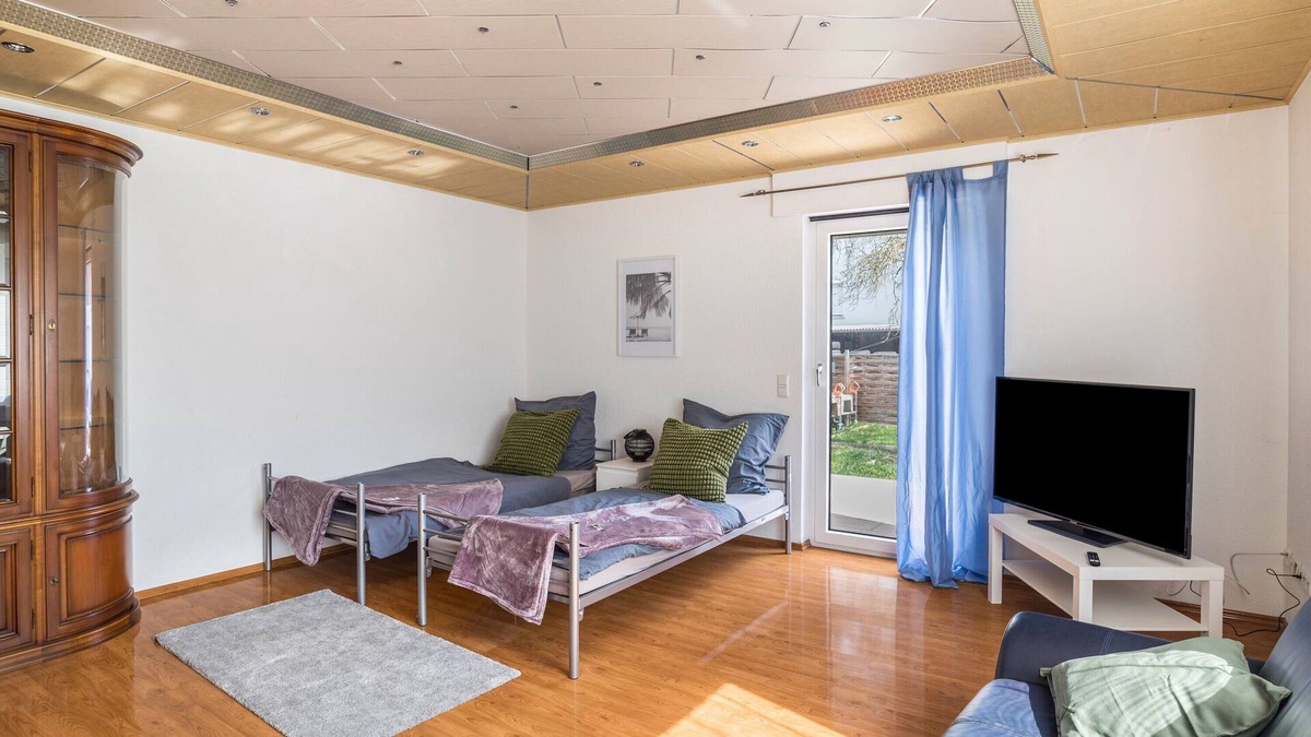 Sindelfingen Apartment | Apartment "Am Hirnach 2" with Shared Garden & Wi-Fi
