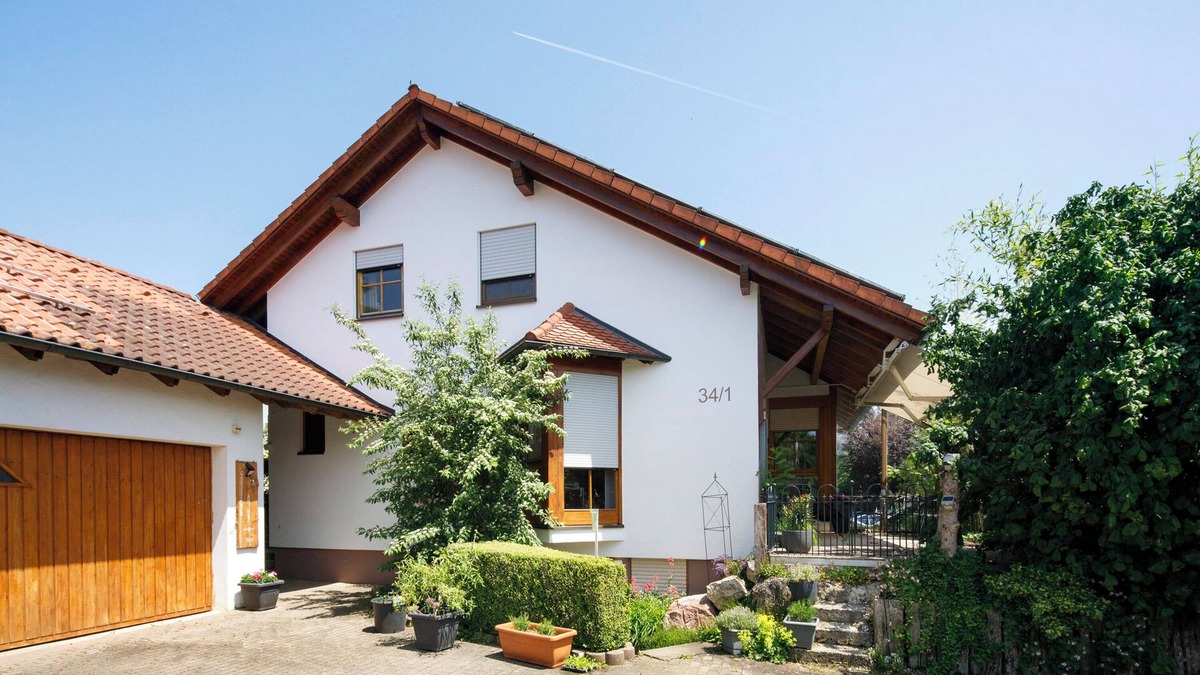 Zwiefalten Apartment | Apartment 'Am Hof' with Shared Garden and Wi-Fi