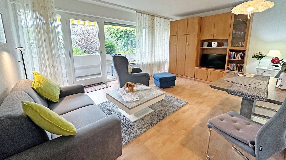 Bad Krozingen Apartment | Apartment "Am Kurpark" with Balcony & Wi-Fi