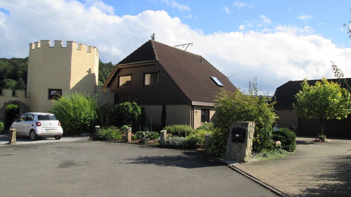 Marsberg Apartment | Apartment 'Am Orpeturm' with Balcony and Wi-Fi