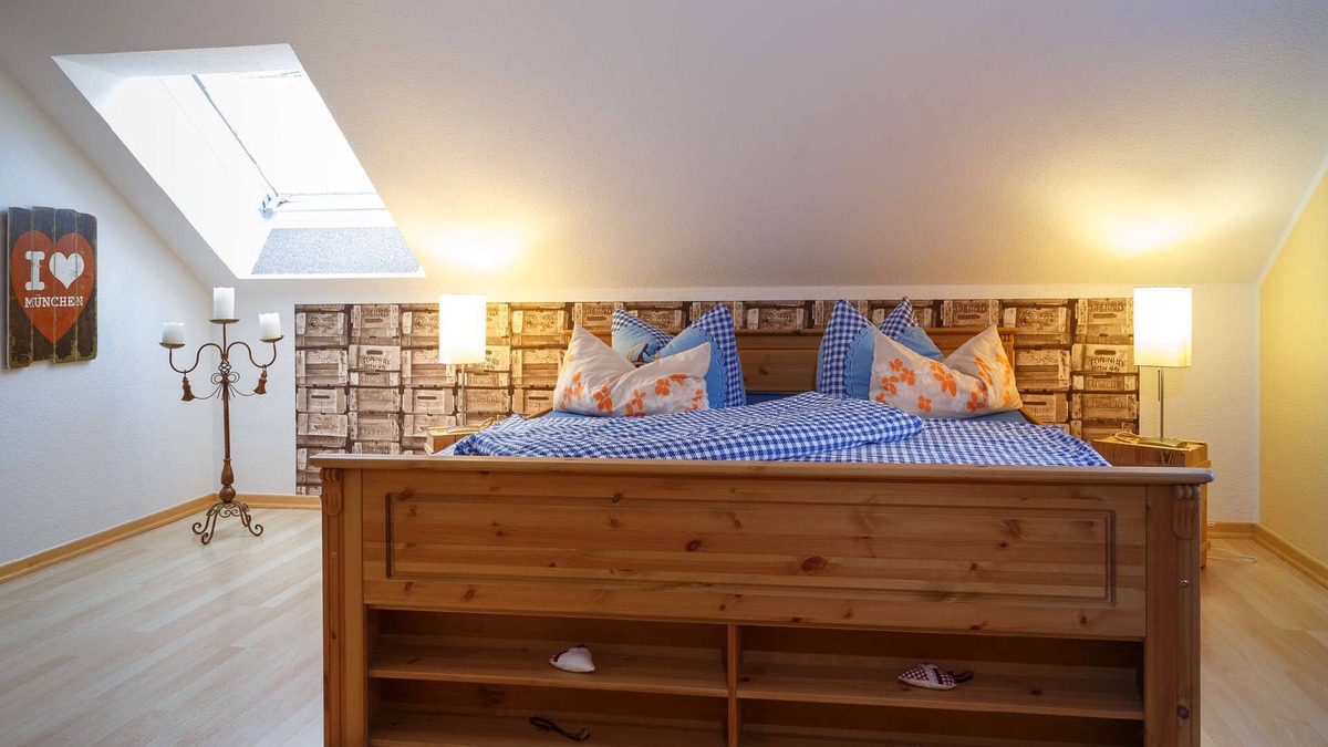 Lauenstein Apartment | Apartment 'Am Schloss Lauenstein Dachgeschoss' with Private Terrace and Wi-Fi
