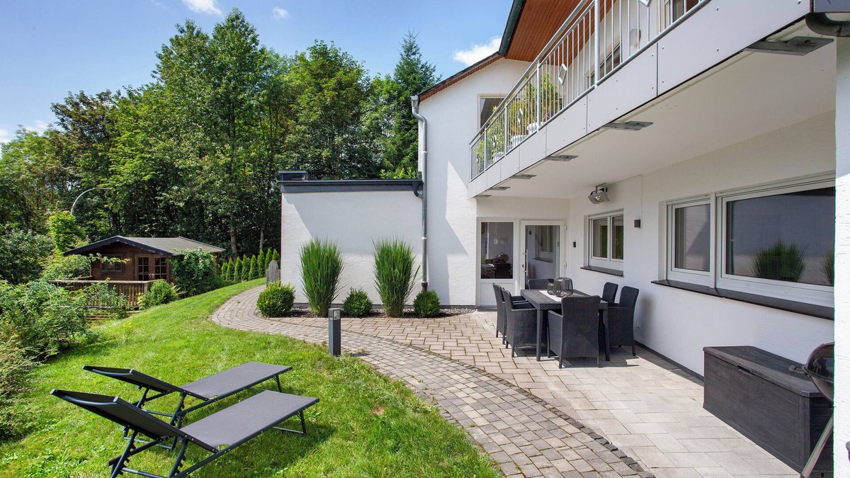 Eslohe Apartment | Apartment 'Am Wald' with Private Terrace, Shared Garden and Wi-Fi
