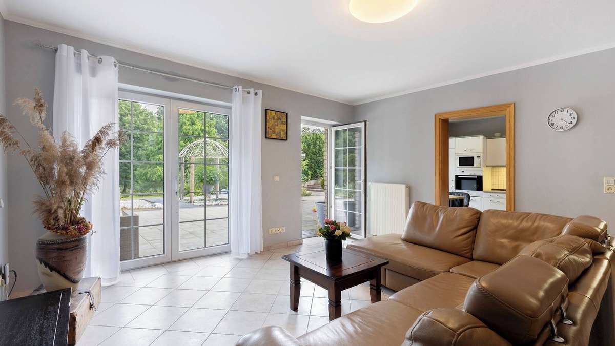Groß Lindow Apartment | Apartment 'Am Wasser 2' with Lake View, Shared Terrace, and Wi-Fi