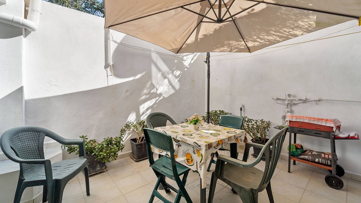 Iglesias Apartment | Apartment 'Amelia' with Private Garden, Wi-Fi and Air Conditioning