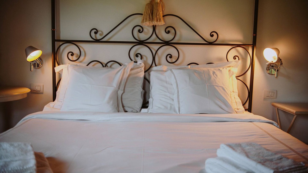 Puegnago del Garda Apartment | Apartment 'Ametista' with Shared Pool, Wi-Fi and Air Conditioning
