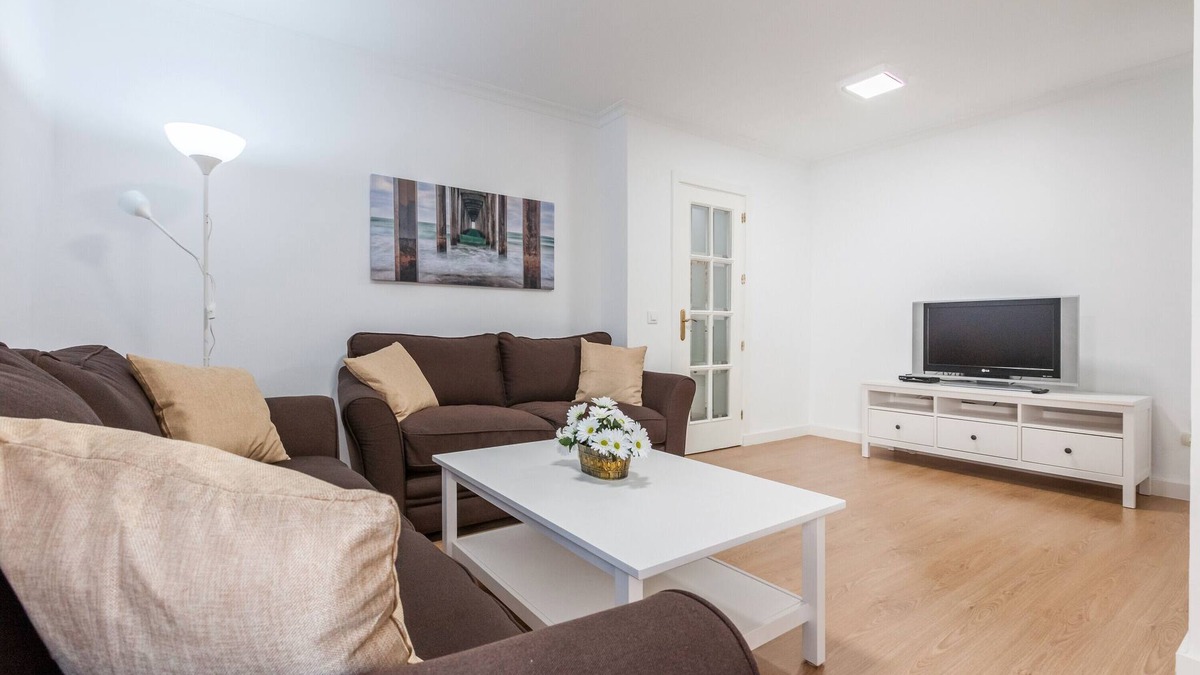 La Buhaira Apartment | Apartment 'Amicorum Parking' with Private Terrace, Wi-Fi and Air Conditioning
