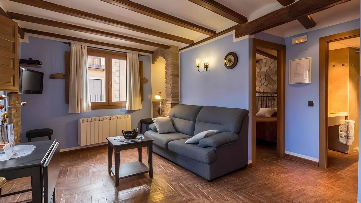 Daroca Apartment | Apartment 'Amira' with Wi-Fi and Air Conditioning